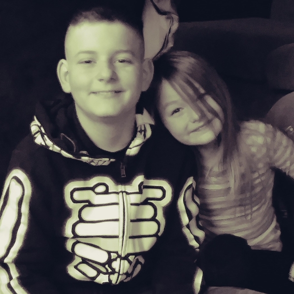 Meet your Posher, Jennifer - Picture 1 of 2